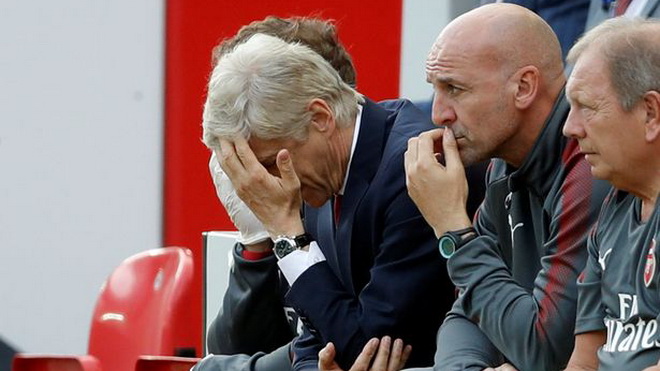 Arsenal đang 'sống mòn' vì Arsene Wenger quá cũ kĩ