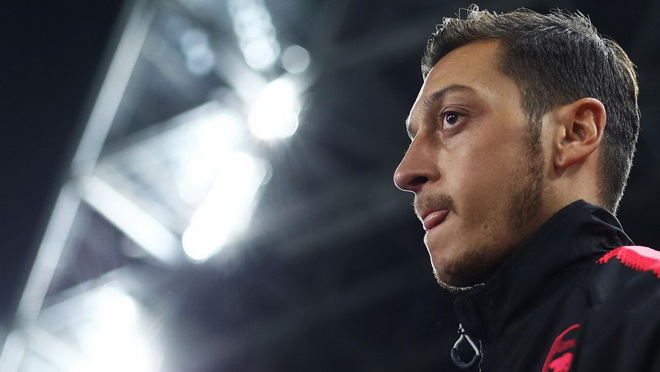 Mesut Oezil sẽ đá thế nào ở Man United nếu tái hợp Mourinho?