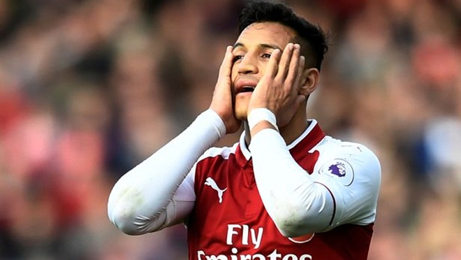 Alexis Sanchez chậm hơn cả Mertesacker, Arsenal phải trả giá quá đắt 