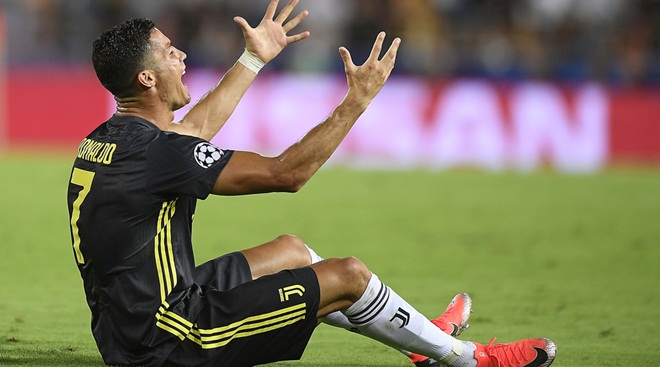Ronaldo bị truyền thông mỉa mai hay ủng hộ sau thẻ đỏ trước Valencia?