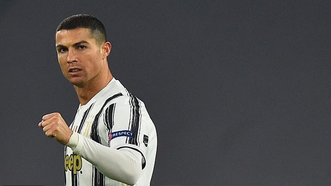 Ronaldo có mặt trong đề cử đội hình tiêu biểu của UEFA năm thứ 17 liên tiếp 