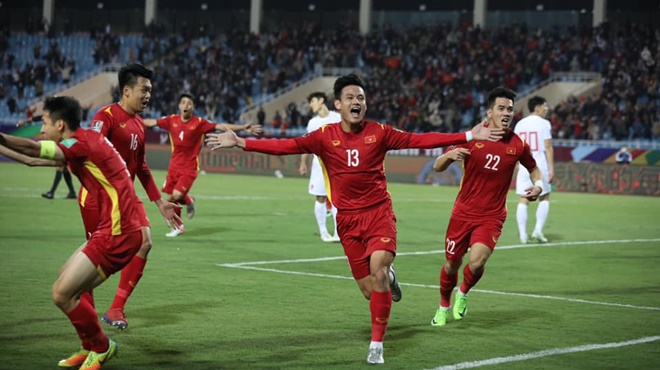 ĐIỂM NHẤN Việt Nam 3-1 Trung Quốc: Hùng Dũng quá hay, thầy Park ‘mừng tuổi’ người hâm mộ