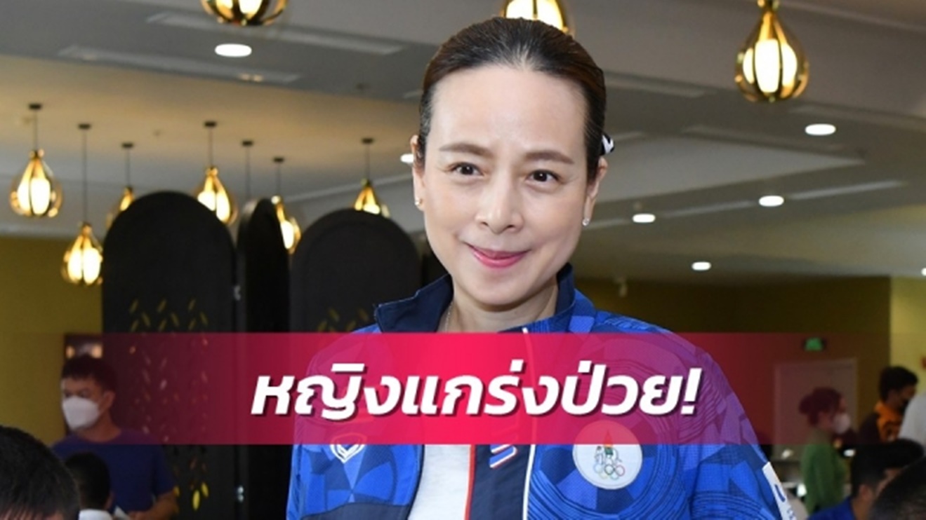 Madam Pang, nữ trưởng đoàn Thái Lan, ĐT Thái Lan, U23 Thái Lan, Covid-19, Covid19, nữ trưởng đoàn Thái Lan nhiễm Covid-19, Madam Pang nhiễm Covid-19,  U23 châu Á 2022