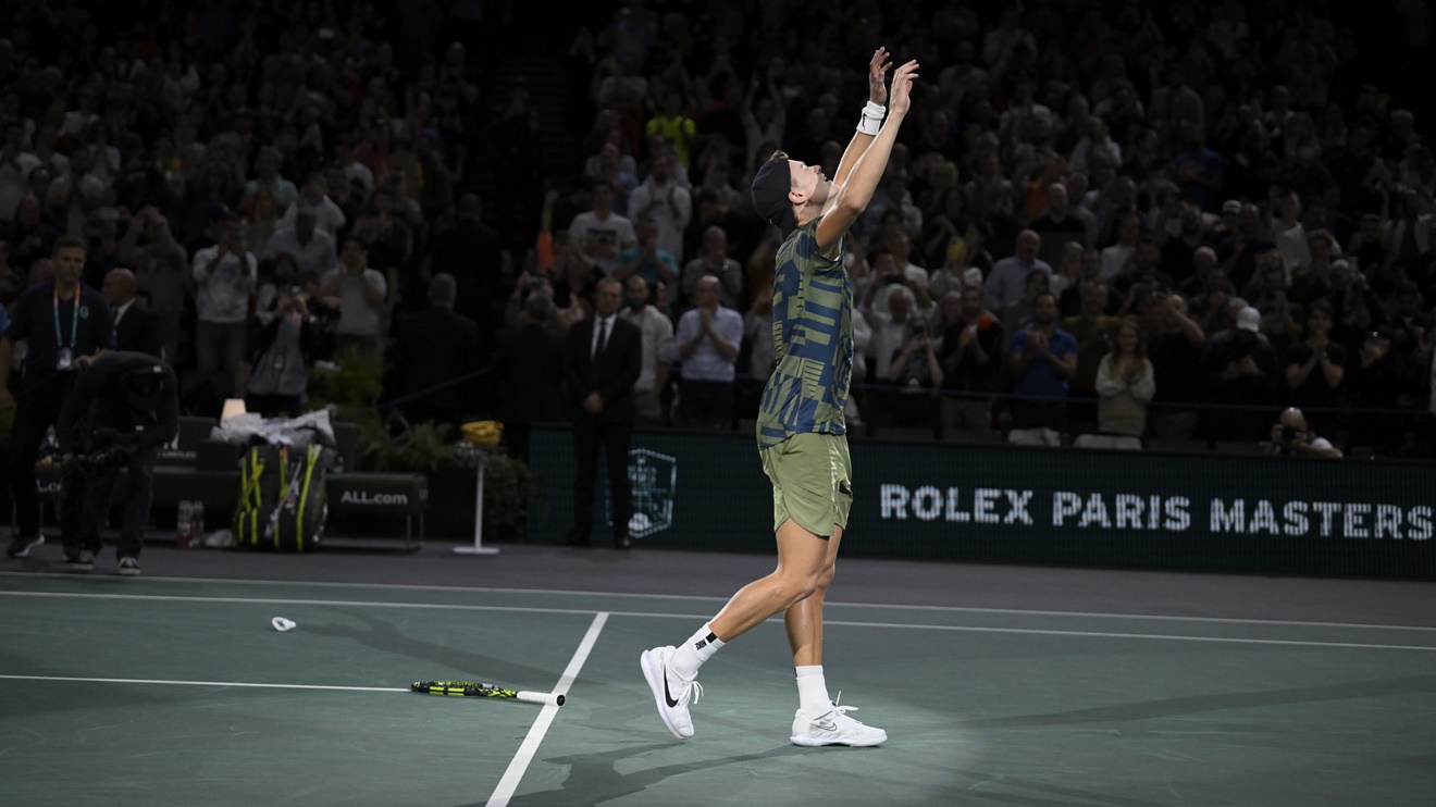 Djokovic thua tay vợt 19 tuổi ở chung kết Paris Masters 2022