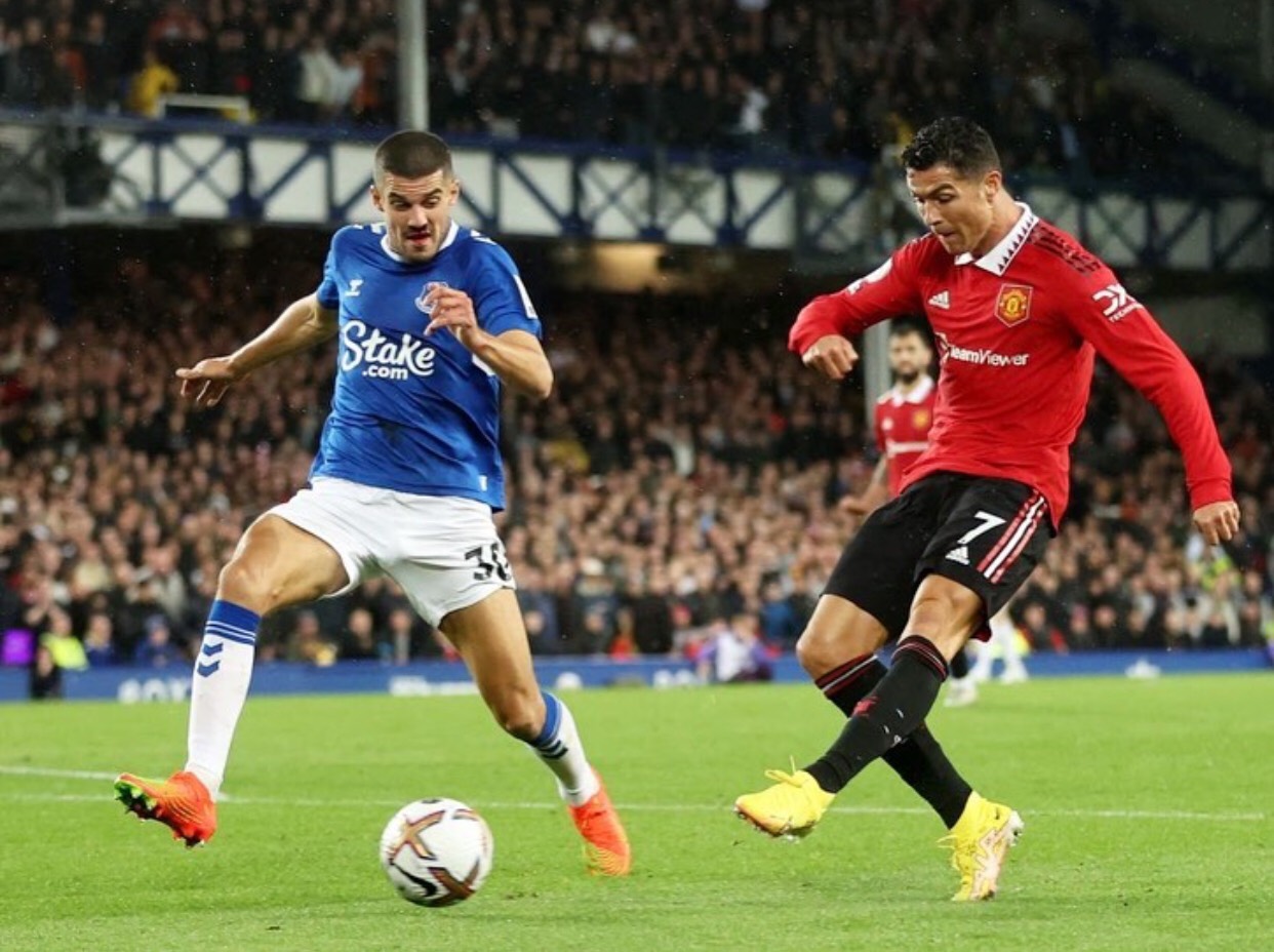 Ronaldo, MU, Kết quả Everton vs MU, Ronaldo đạt mốc 700 bàn, Ronaldo ăn mừng kiểu mới, tin MU, tin tức MU, Ronaldo 700 bàn, Ronaldo ăn mừng, tin bóng đá MU, CR7, Everton