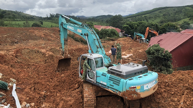 Sạt lở đất ở Hướng Hóa - Quảng Trị: Bắt đầu đưa các thi thể nạn nhân ra ngoài