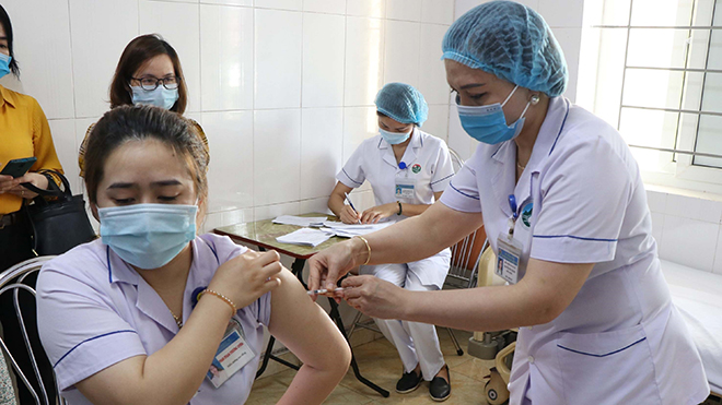 Việt Nam đã có 67.789 người được tiêm chủng vaccine Covid-19