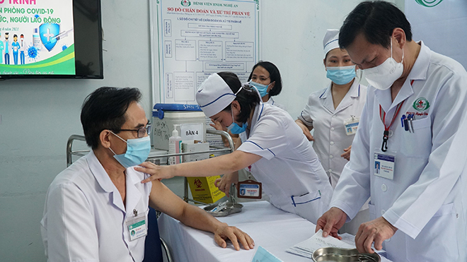 Việt Nam đã có 106.929 người được tiêm vaccine Covid-19