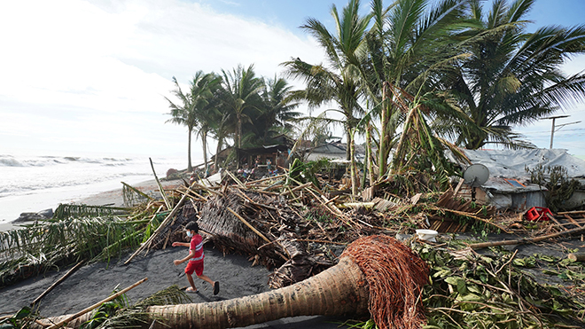 Philippines cảnh báo 'thiệt hại nghiêm trọng' do bão Rai