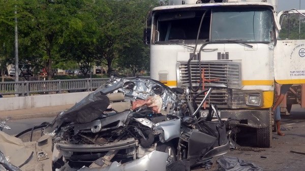Hà Nội: Xe container gây tại nạn chết người khiến cao tốc Pháp Vân tắc nghẽn
