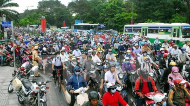Người dân ùn ùn rời TP Hồ Chí Minh về quê ăn Tết gây kẹt xe nghiêm trọng
