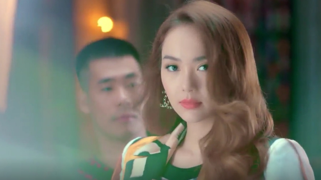 VIDEO: Minh Hằng có thực sự 'ám chỉ' Hồ Ngọc Hà trong MV mới?