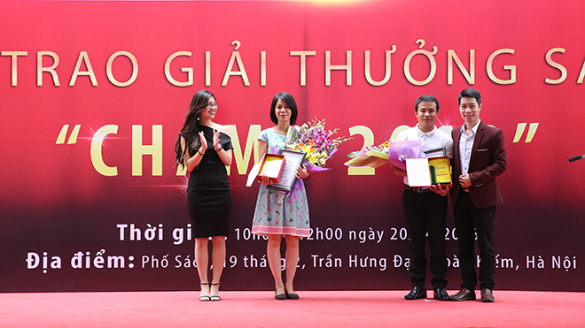 Trao Giải thưởng Sách Chạm lần 1 năm 2018: 100 triệu đồng cho 'Ông giáo làng' Nguyễn Thế Vinh 