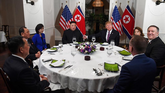 Nhà lãnh đạo Triều Tiên và Tổng thống Mỹ kết thúc bữa tối làm việc  