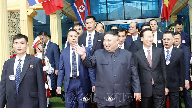 VIDEO: Chủ tịch Triều Tiên Kim Jong-un vẫy tay chào người dân Việt Nam