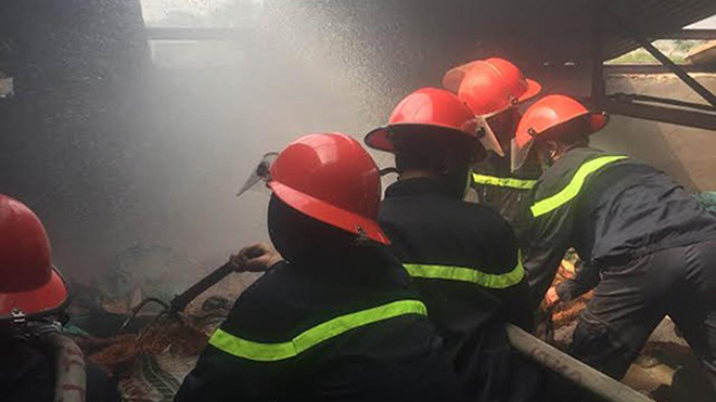 Thành phố Hồ Chí Minh: Cháy lớn tại kho dầu ở huyện Hóc Môn