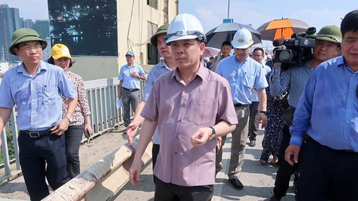 Bộ trưởng Nguyễn Văn Thể chỉ đạo khẩn trương sửa chữa toàn diện mặt cầu Thăng Long