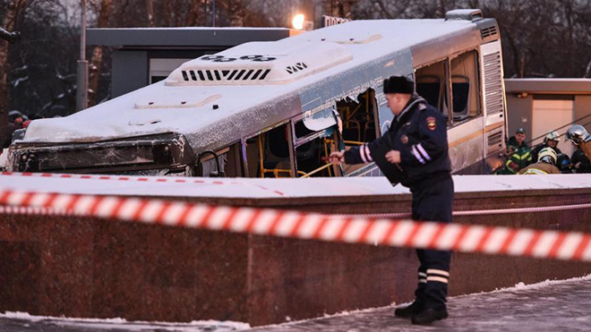 Xe buýt lao vào người đi bộ ở thủ đô Nga, 15 người thương vong