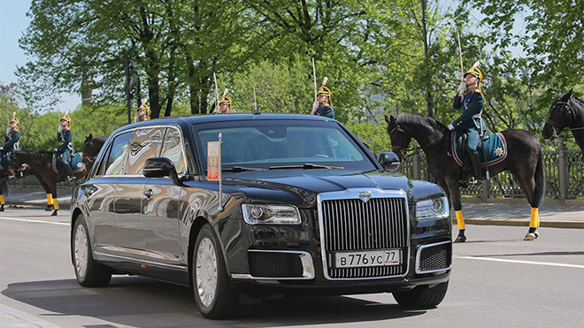 VIDEO: Tổng thống Putin xuất hiện cùng siêu xe limousine mới coóng trong lễ nhậm chức