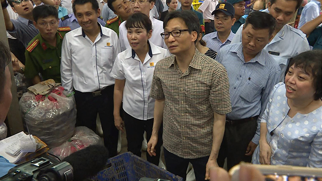 VIDEO: Phó Thủ tướng thị sát chợ đầu mối TPHCM giữa đêm
