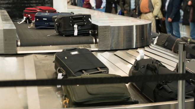 Tạm giữ nhân viên sân bay để làm rõ việc trộm hành lý của khách