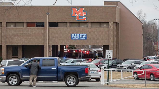 Xả súng tại trường trung học làm 2 học sinh thiệt mạng 