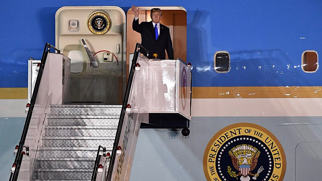 Chuyên cơ Không lực Một của Tổng thống Trump đến Singapore