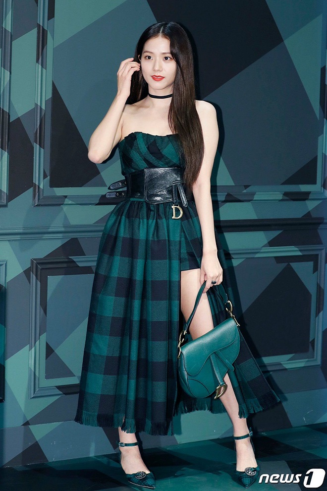 Quý cô Dior Jisoo BLACKPINK khoe vẻ đẹp thanh lịch trong chiến dịch  quảng bá túi Lady 9522  Tạp chí Đẹp