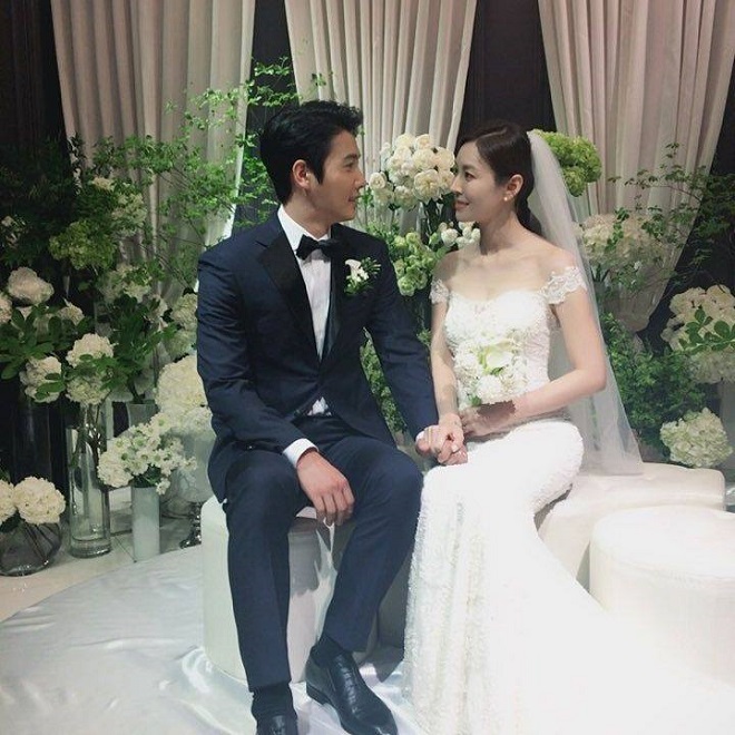 Kim Tae Hee xinh đẹp rạng ngời khi mặc váy cưới ở tuổi 40