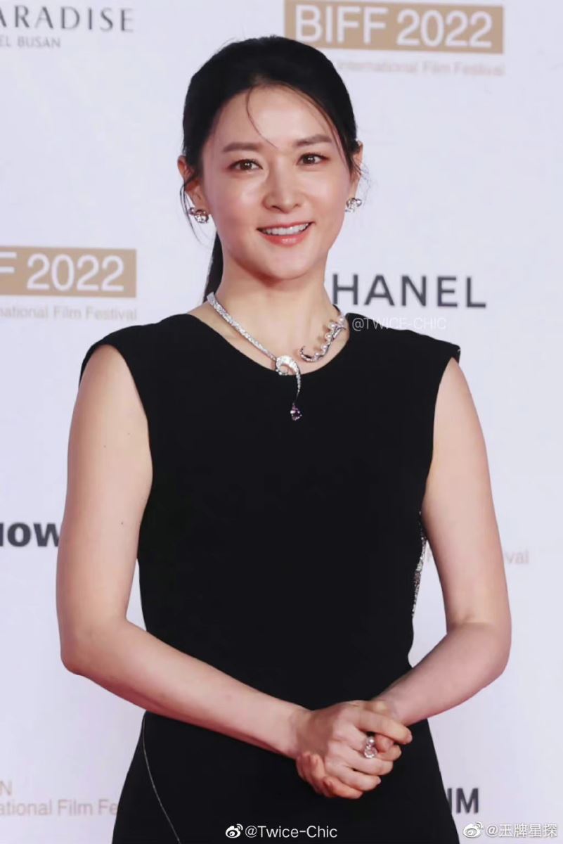 Lee Young Ae, nàng dae jang geum, diễn viên lee young ae, lee young ae mang thai, lee young ae kết hôn, liên hoan phim busan 2022, nữ thần hàn quốc