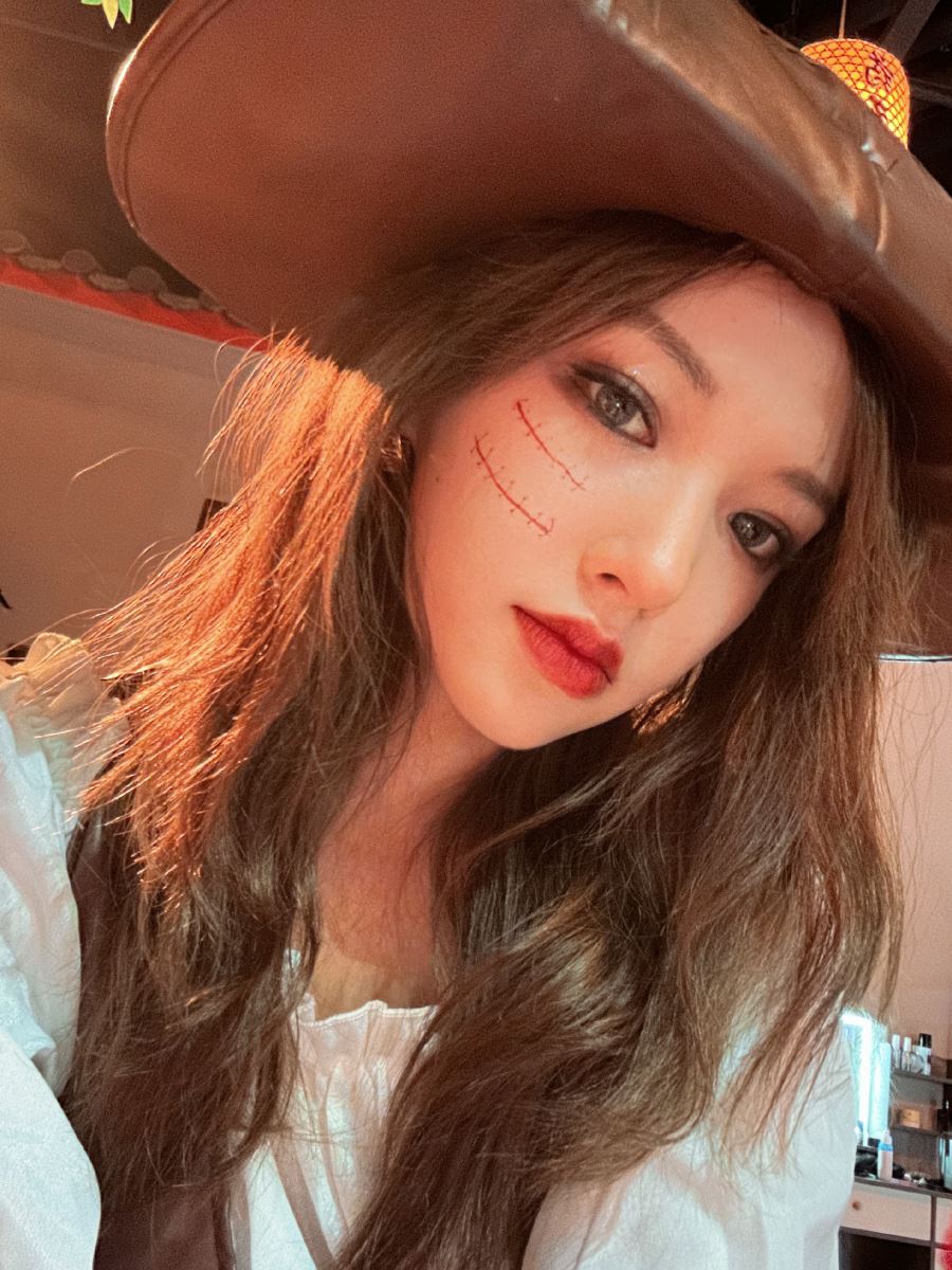 Trình Tiêu, Halloween Itaewon, trình tiêu wjsn, cheng xiao, wjsn, trình tiêu instagram, trình tiêu vương nhất bác, thảm kịch itaewon, trình tiêu phim, trình tiêu weibo