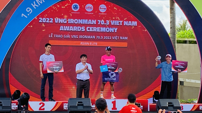 VĐV Đặng Quốc Tuấn vô địch VNG IRONMAN 70.3 Việt Nam 2022