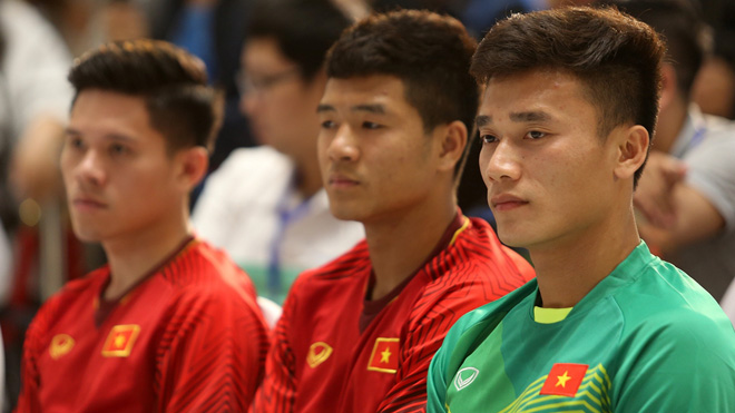 Thủ môn Bùi Tiến Dũng muốn giữ Cúp vàng AFF Suzuki Cup ở lại Việt Nam