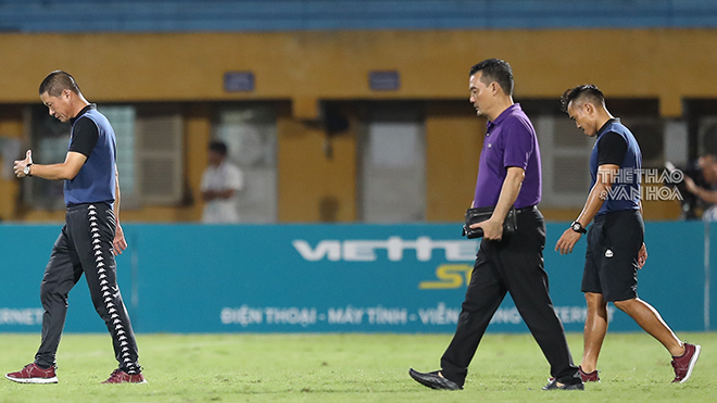 HLV Chu Đình Nghiêm ‘kiêng khem phong thủy’ vẫn không giúp được Hà Nội FC