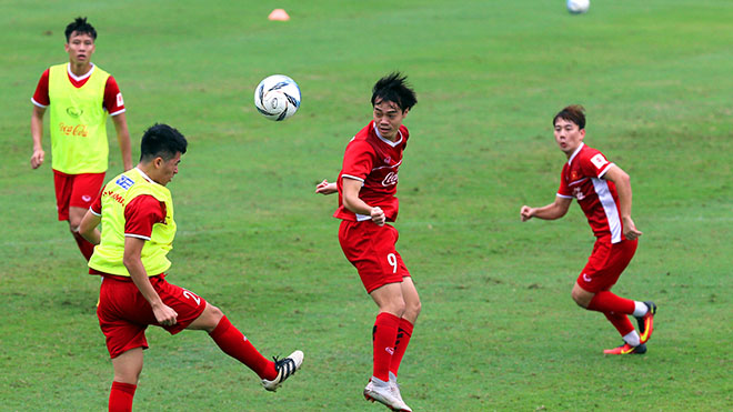 HLV Park Hang Seo bất ngờ loại chuyên gia sút phạt số 1 V-League