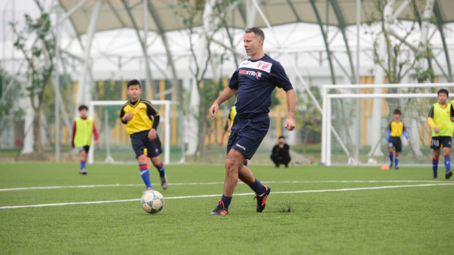 Ryan Giggs vào Nghệ An, Hà Tĩnh phát triển bóng đá học đường