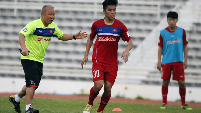 HLV Park Hang Seo dạy lại bài tấn công cho U23 Việt Nam