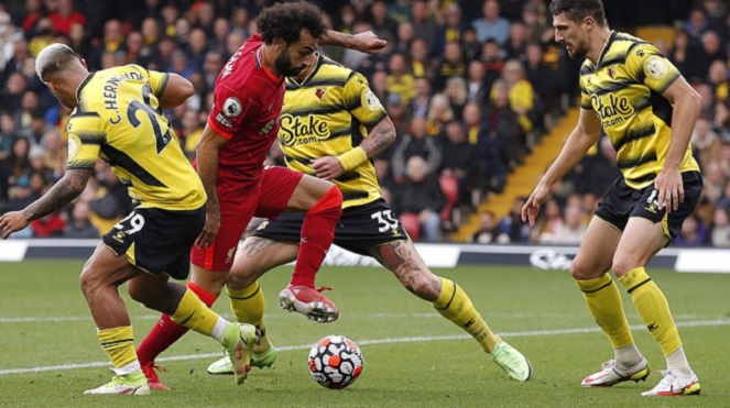 Salah 'nhảy múa' giữa các hậu vệ Watford trước khi ghi bàn đẳng cấp