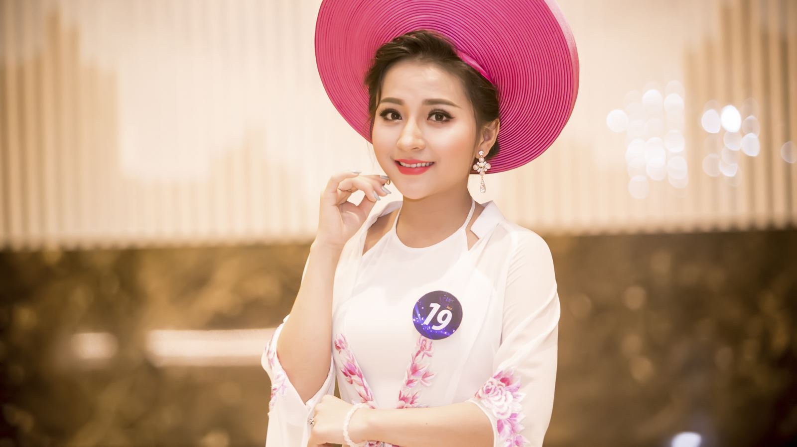 'Hot girl ví dặm' Phan Ngọc Ánh hát về Thăng Long xưa ở Sao Mai