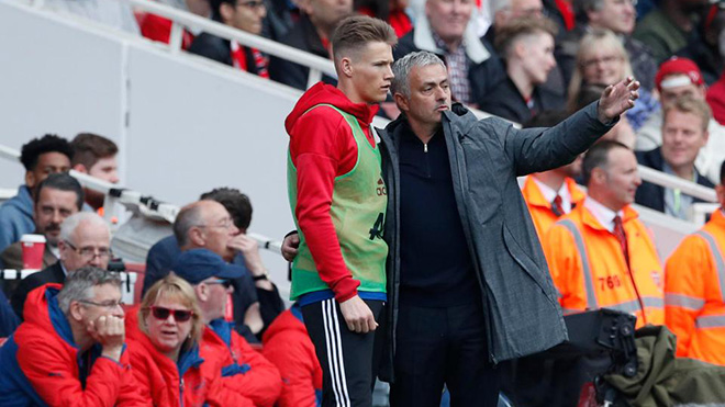 TIN HOT M.U 3/3: Mourinho tiết lộ thành công của McTominay. Mua Rakitic thay Pogba