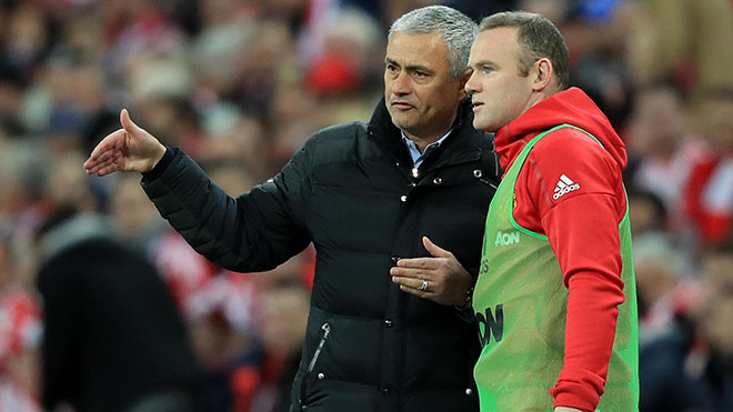 Rooney chỉ trích cầu thủ M.U: ‘Quá dễ để chĩa mũi dùi vào một mình Mourinho’