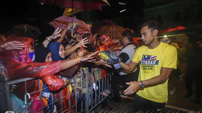 Thua Việt Nam, tuyển Malaysia vẫn được chào đón như người hùng