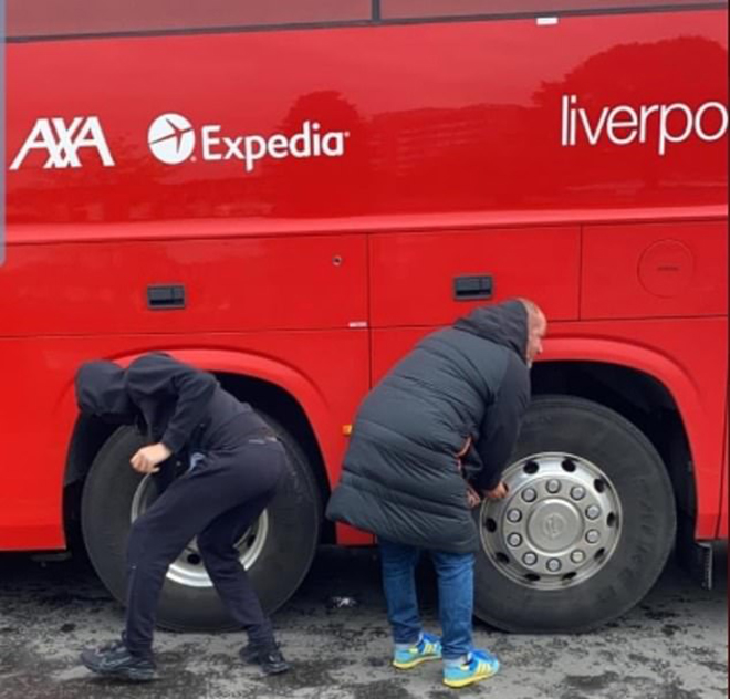 MU vs Liverpool, CĐV MU biểu tình, Kết quả Ngoại hạng Anh, BXH Ngoại hạng Anh, kết quả MU vs Liverpool, video MU vs Liverpool, CĐV MU xịt lốp xe bus Liverpool, MU, CĐV MU