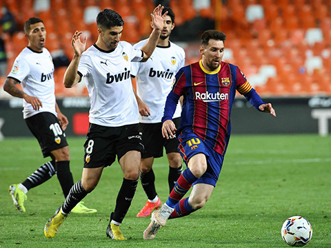 Valencia 2-3 Barca: Messi lập cú đúp, Barca bắt kịp Real, vòng tới tiếp Atletico Madrid