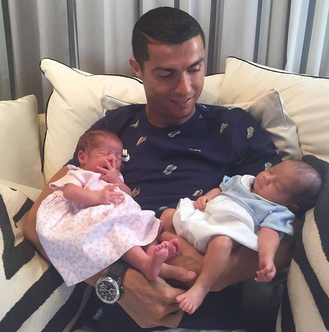 Ronaldo, Cristiano Ronaldo, Ronaldo giành 7 Quả bóng vàng, Ronaldo sinh 7 đứa con, MU, CR7, Ronaldo và bạn gái, bạn gái Ronaldo, Georgina Rodriguez, cặp song sinh