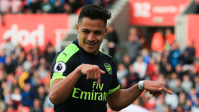 Sanchez ăn mừng thế này thì chứng tỏ đã chấp nhận ở lại Arsenal