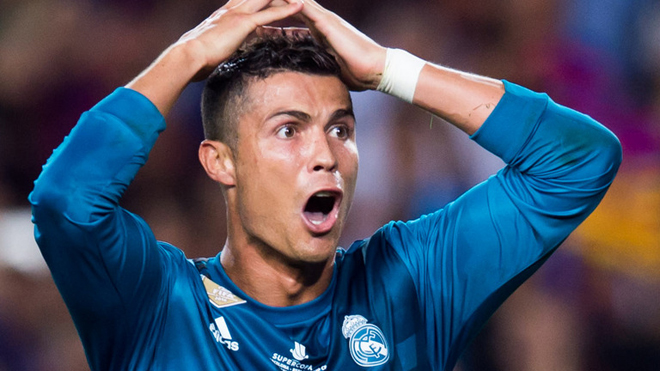 Phút thứ 7, hàng vạn fan Real đứng dậy hô vang tên Cristiano Ronaldo