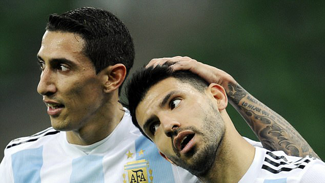 Sergio Aguero đột ngột ngất xỉu trong trận Argentina thua Nigeria