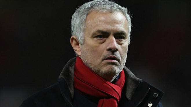 Fan M.U đòi sa thải Mourinho: 'Tốn 300 triệu bảng và không khá hơn David Moyes'