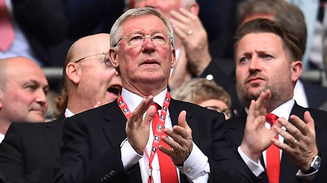 Sir Alex Ferguson nhập viện vì xuất huyết não, cả thế giới bóng đá sốc và cầu nguyện